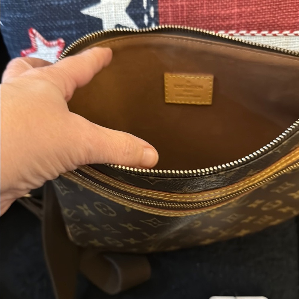Final Price!! Can’t go lower!!💯 Authentic Louis Vuitton Brown Monogram CrossBody - Picture 3 of 14